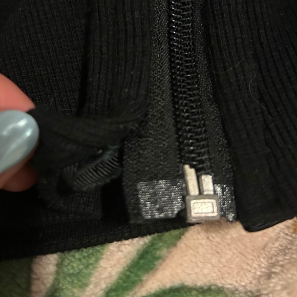 VINTAGE lululemon athletica Black & Pink Cropped Scuba Zip Up - Picture 7 of 7
